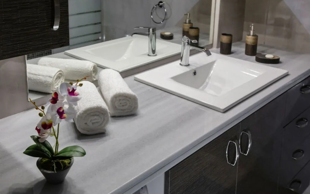 Stunning Apt near Acropolis Museum by GHH