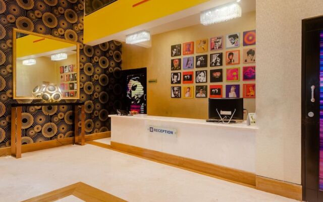 Capital O 40728 Bollywood Design Hotel