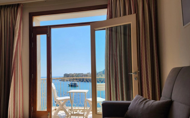 Seafront Apartment - Wifi - Sleeps 5 - Fl2
