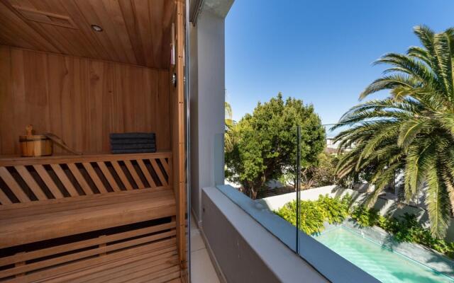 Amara Lincoln - 100m From Camps Bay Beach