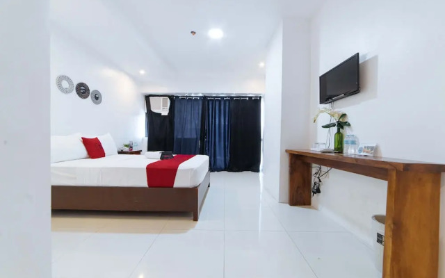 Mercedes Hotel by RedDoorz