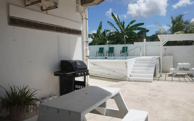 Poolside Seaview Studio With Infinity Pool & Overwater Deck Near Airport, 1st FL