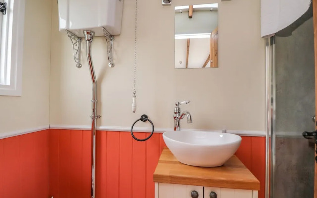 The Journeyman Luxury Shepherds Hut