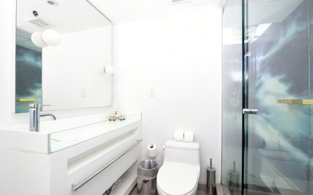 Miami World Rental - Mondrian 821