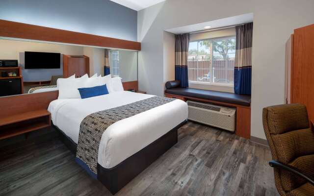 Microtel Inn & Suites by Wyndham Tracy