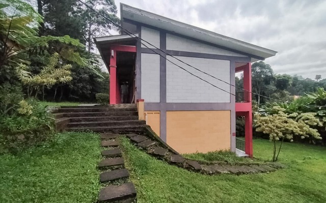 Kampung Resort Pertiwi RedPartner