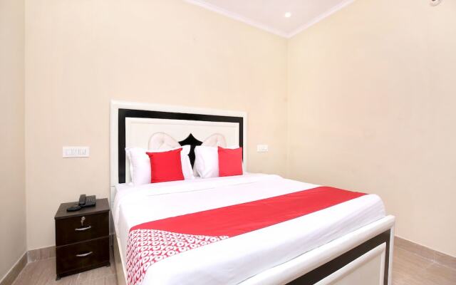 OYO 16875 Hotel Skyz