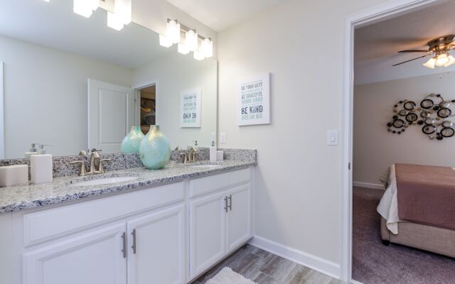 Gorgeous Home W/private Pool & Spa Sleeps 25!