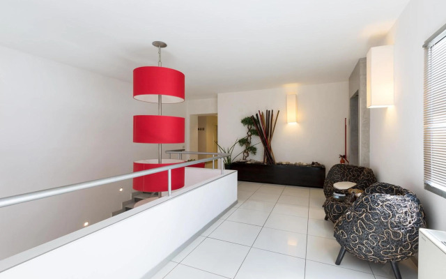 Silver Hotel by BarbarHouse