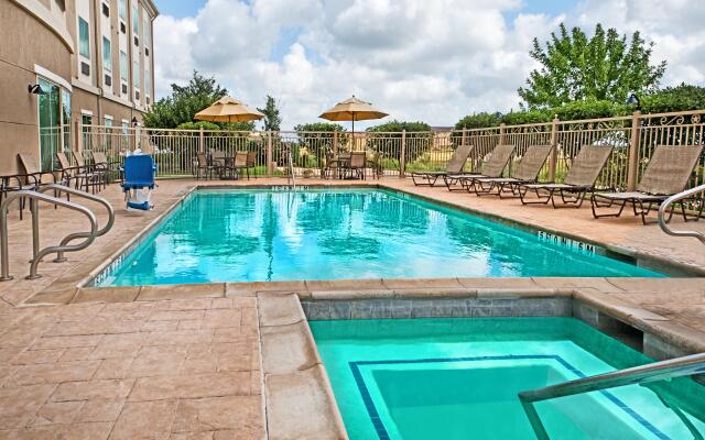 Holiday Inn Express & Suites Cotulla, an IHG Hotel