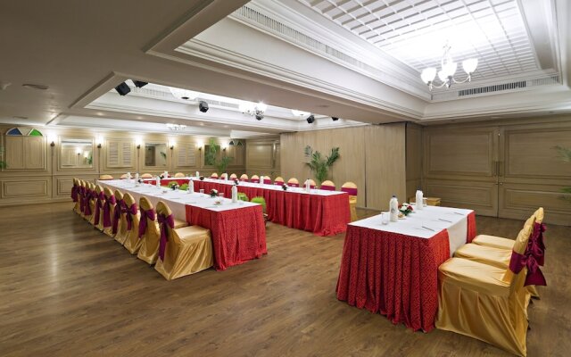 Clarks Avadh