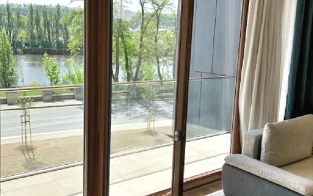 Luxury Riverside by REFA Group