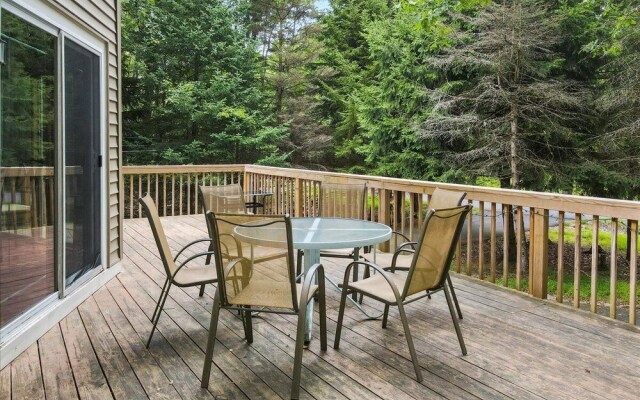 NEW Poconos Retreat near Snow Sports