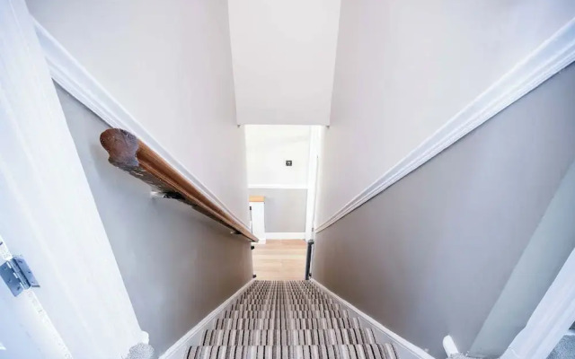 Overland Road 4 Bed House Mumbles