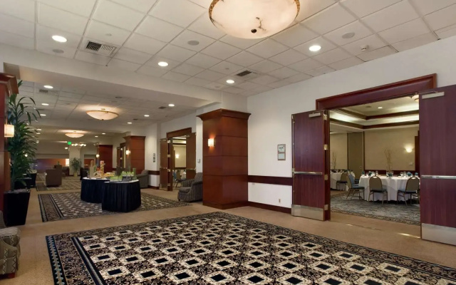 Hilton Woodland Hills / Los Angeles