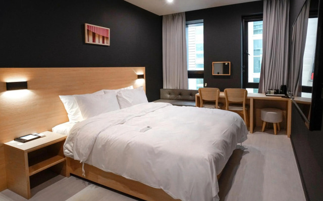 Mipo Oceanside Hotel