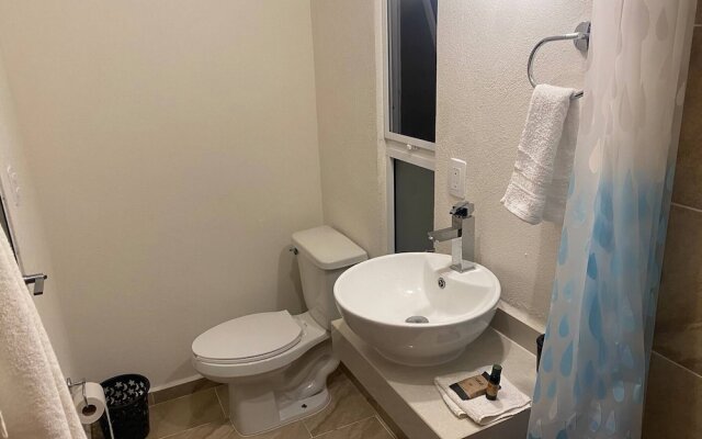 Hermosa Casa Con Laguna Y Alberca