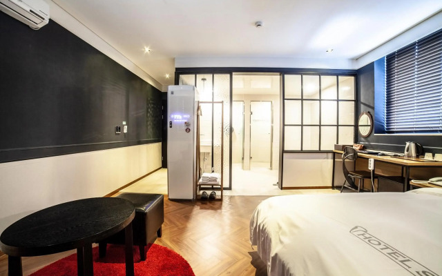 Hotel Stay 53