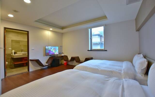 Ruocing Hot Spring Hotel