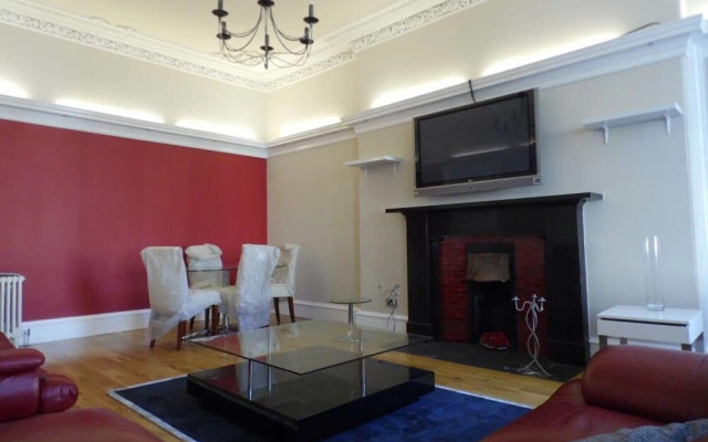 Spacious and Quiet Flat in the Heart of Finnieston