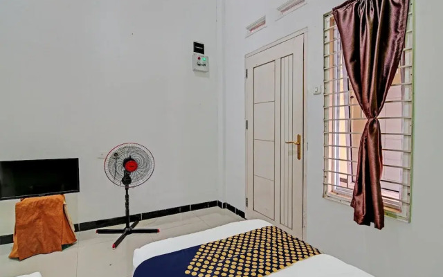 SPOT ON 92255 Lucky Guesthouse