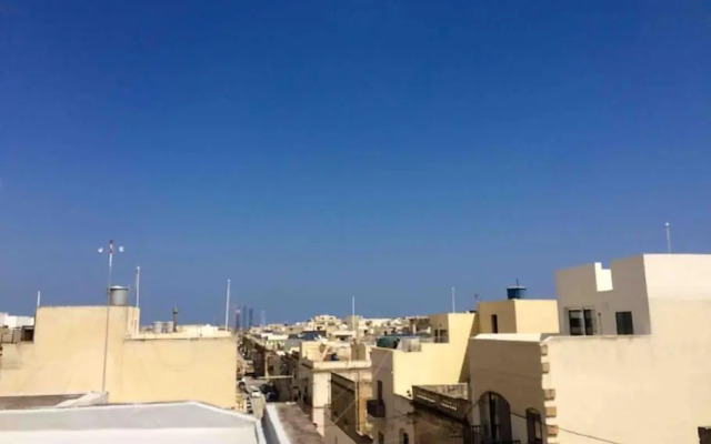 May Flower: Modern Flat close to Airport/Bus Stops