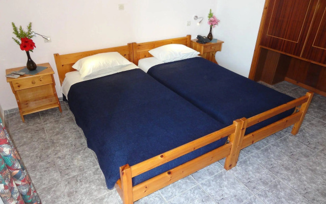 Michalis Studios & Apartments