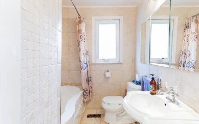 Beautiful Detached 6 Bedroom House