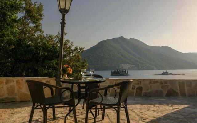 Villa & Apartments Perasto