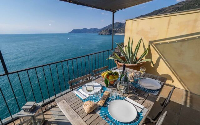 La Lampara Sea View Terrace Apartment With AC