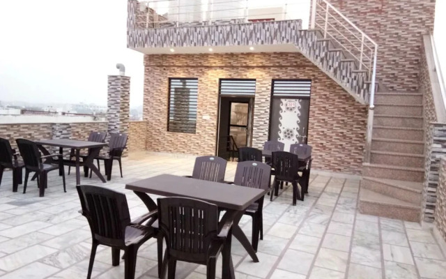 Goroomgo Friends Home Stay Agra