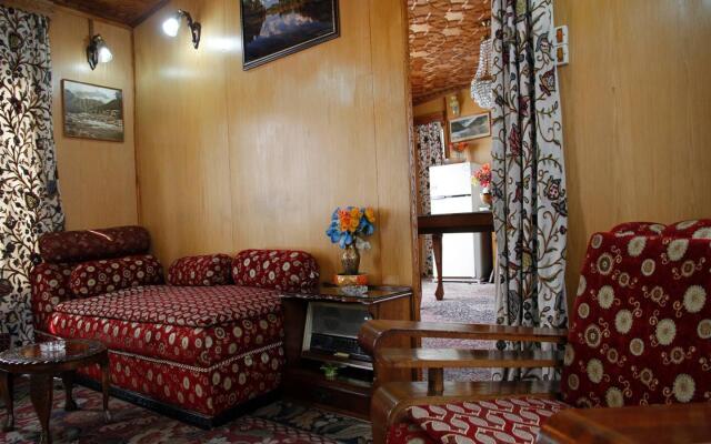 Holiday Inn Group of Houseboat