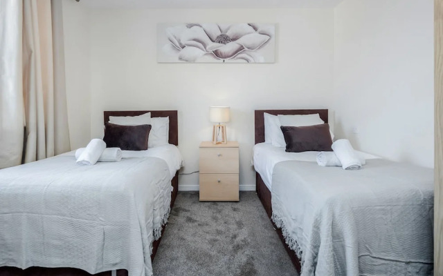 Captivating 3-bed Apartment in Grays