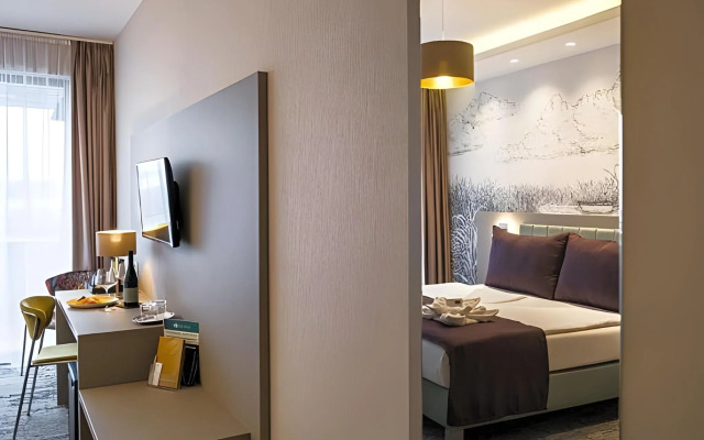 Hotel Golden Lake Resort