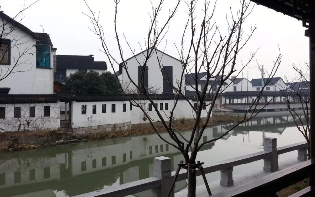 Suzhou Luzhi Riverside Inn Hostel