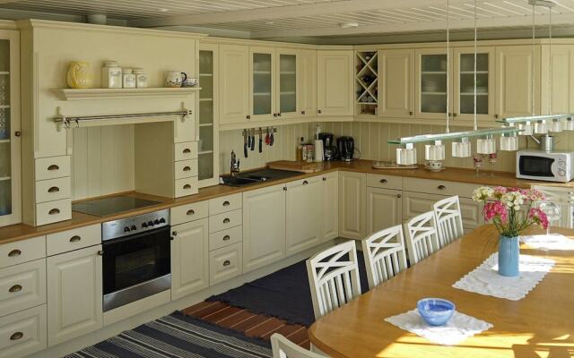 10 Person Holiday Home in Kongshavn
