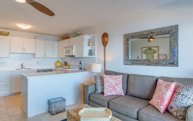 Lahaina Roads #205 1 Bedroom Condo by Redawning