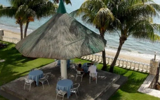 Squares Beachfront Apartments