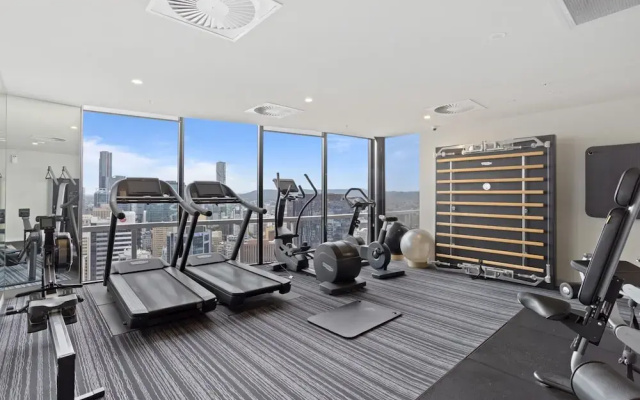 Cosy 1-bed With River Views, Pool, Gym & BBQ