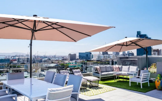 Deluxe Urban Retreat Summit on Quarter