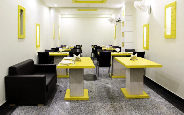 OYO 23595 Hotel Tajway Inn