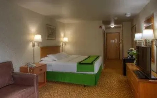 Pacific Sunrise Inn & Suites