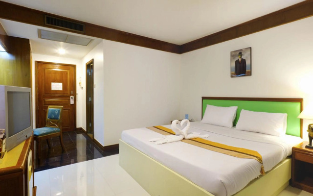 Silom Avenue Inn
