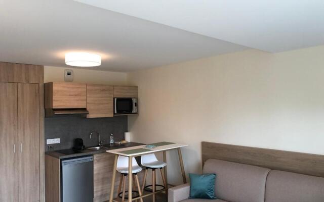 Shana Hotel & Residence