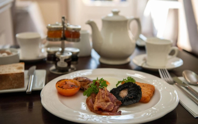 Cotswold Lodge Hotel