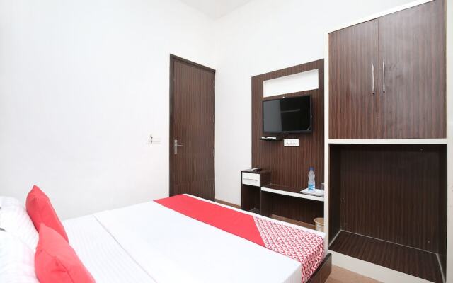 OYO 15863 Hotel Royal Vij