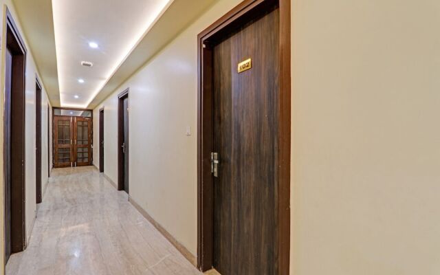 OYO 6844 Hotel Sam Inn