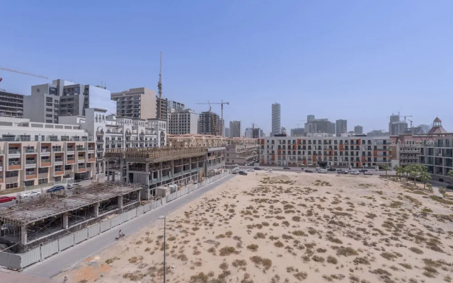 Stylish Studio Sleeps 2 With Balcony