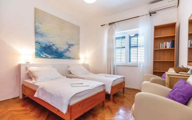 Amazing Home in Mimice With Wifi and 4 Bedrooms