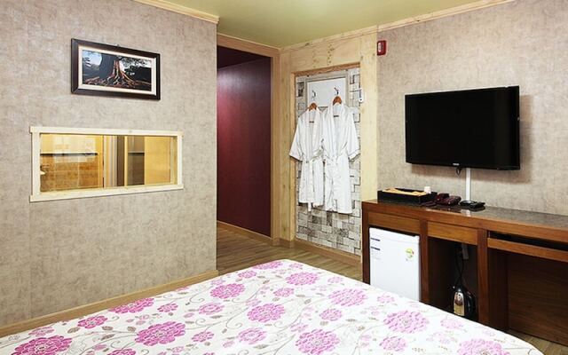 Suanbo Hot Spring Land